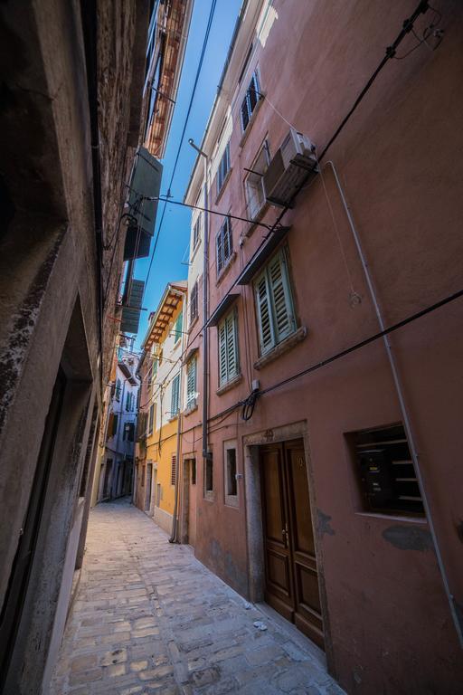 Apartman Delfin Rovigno Esterno foto