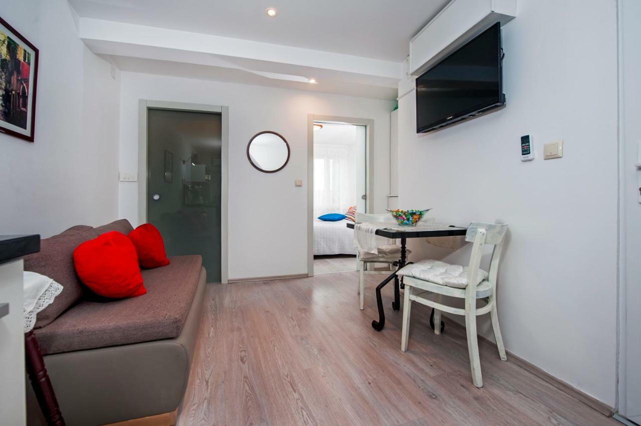 Apartman Delfin Rovigno Esterno foto
