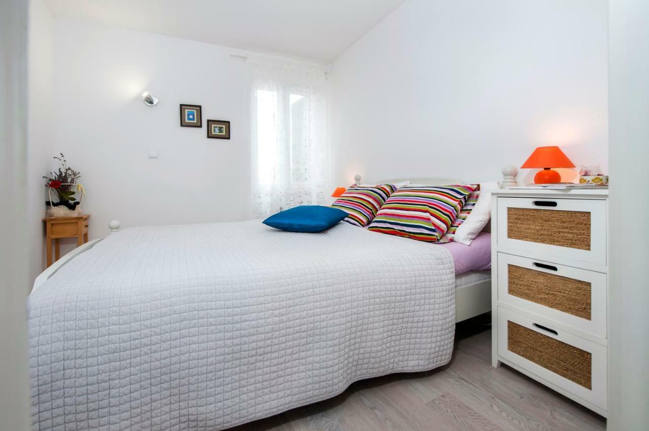Apartman Delfin Rovigno Esterno foto