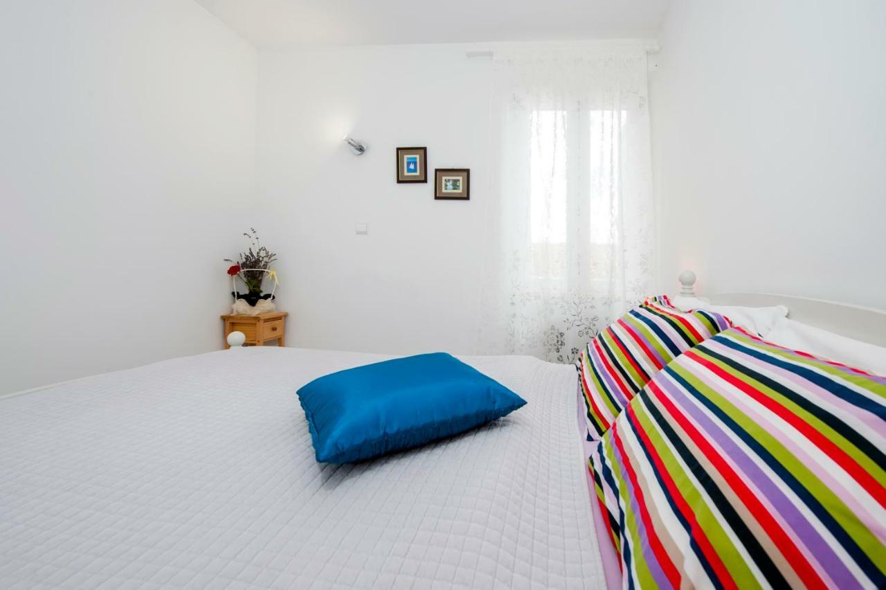 Apartman Delfin Rovigno Esterno foto