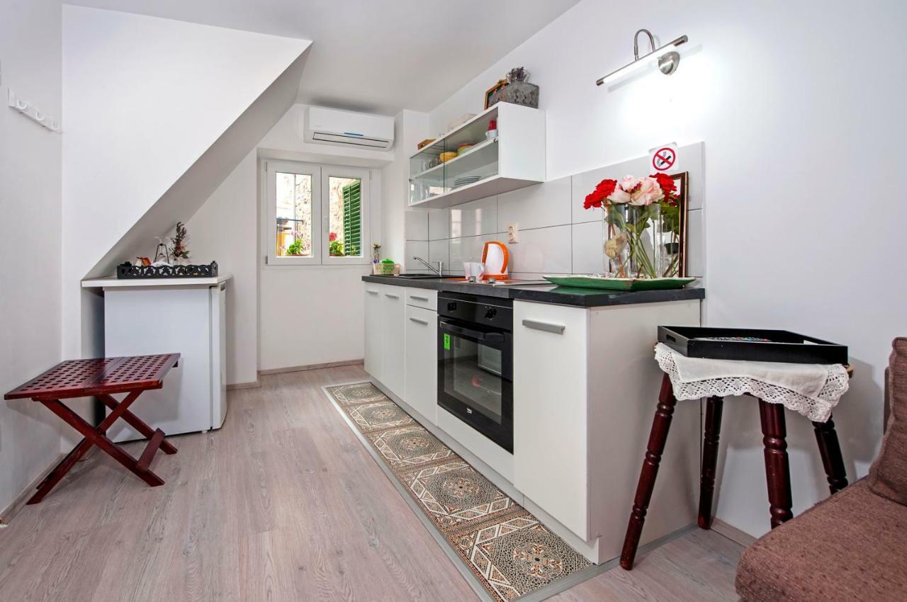 Apartman Delfin Rovigno Esterno foto