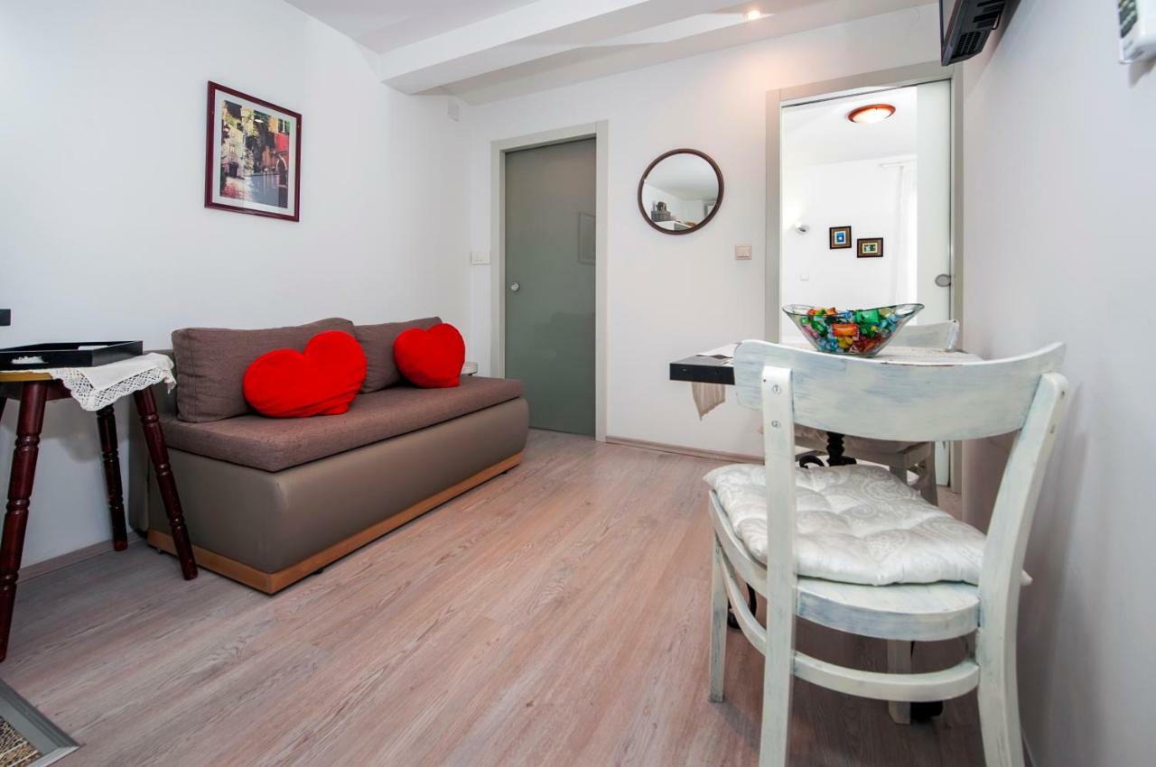 Apartman Delfin Rovigno Esterno foto