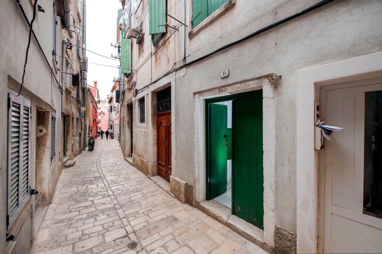 Apartman Delfin Rovigno Esterno foto
