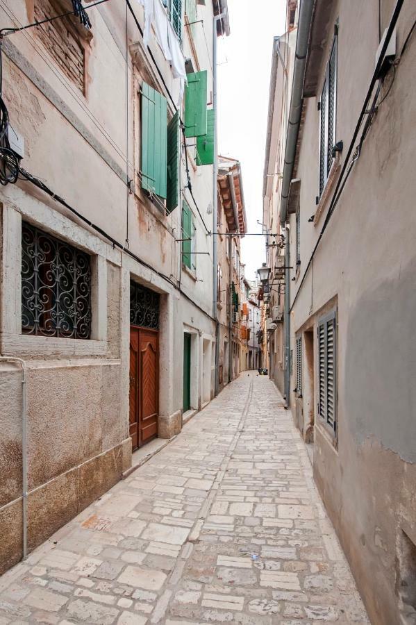 Apartman Delfin Rovigno Esterno foto